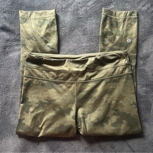Lululemon Run Inspire Crop II Leggings Savasana Camo Fatigue Green size 6